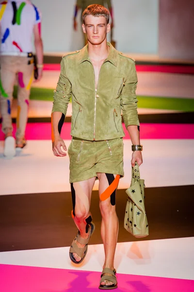 Look 16